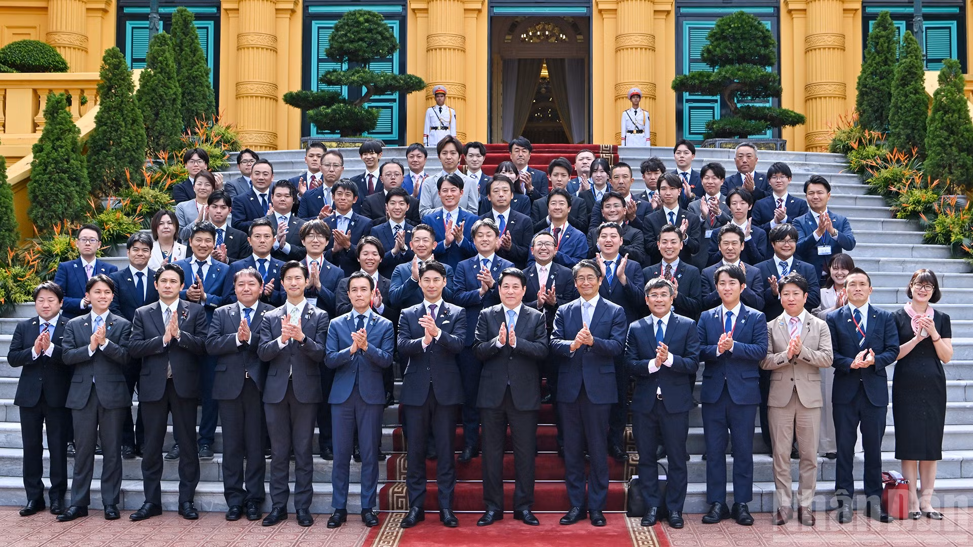 Chủ tịch nước Lương Cường và các đại biểu tại cuộc tiếp.