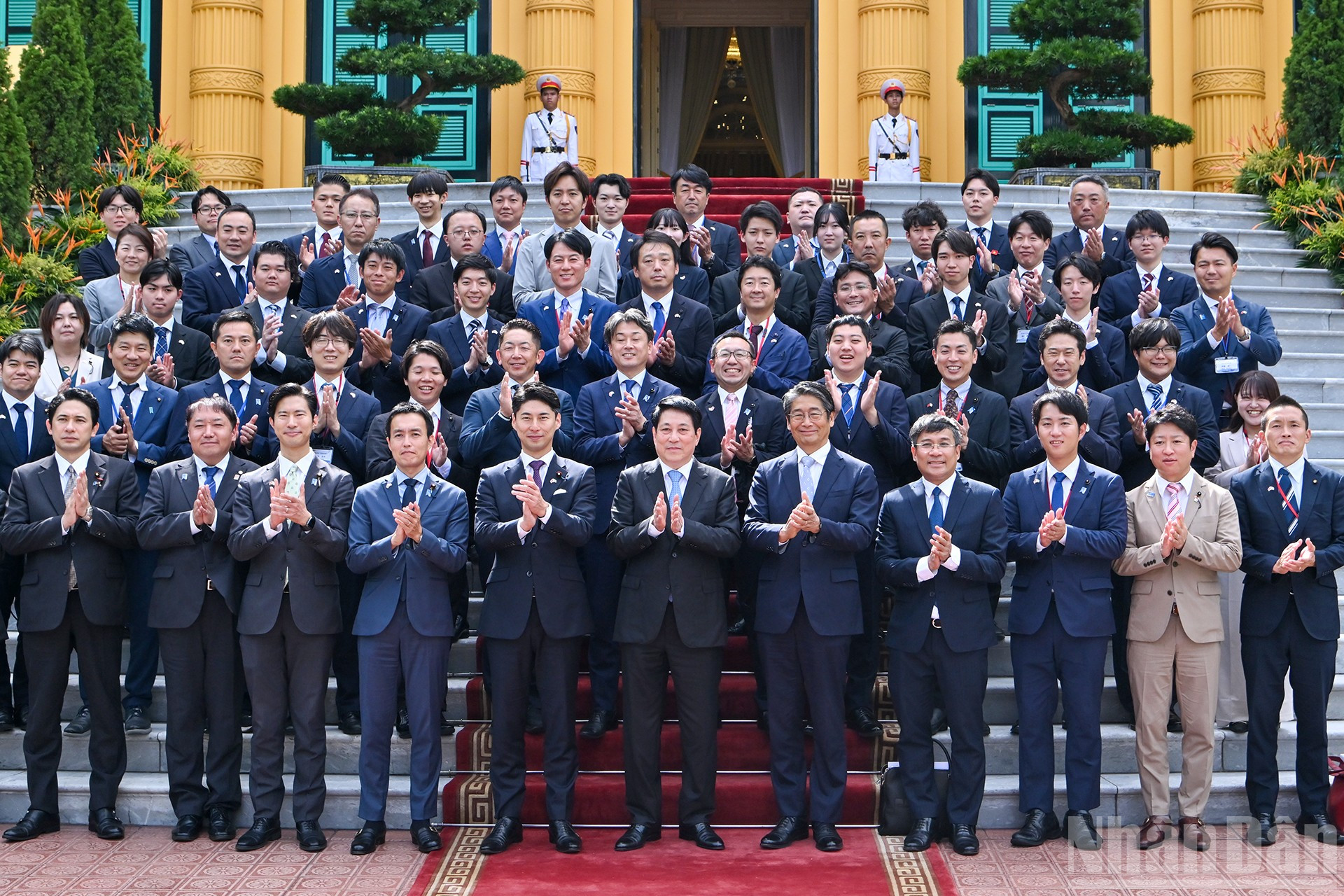 President Luong Cuong and delegates at the reception. ndo_br_12.jpg