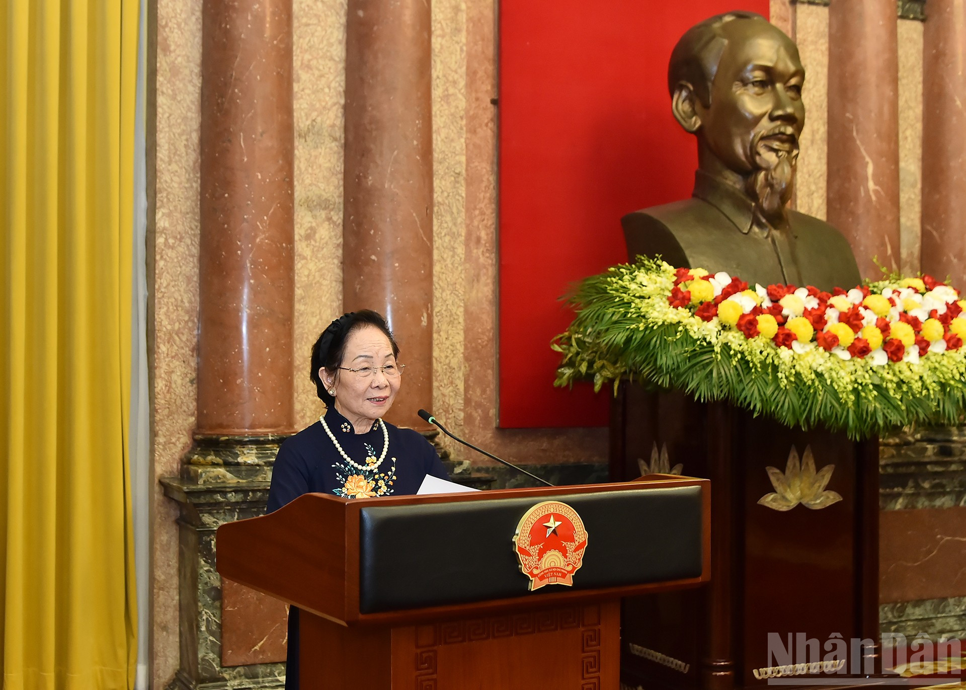 Nguyên Phó Chủ tịch nước Nguyễn Thị Doan, Chủ tịch Hội Khuyến học Việt Nam phát biểu tại buổi gặp mặt. ndo_br_6.jpg