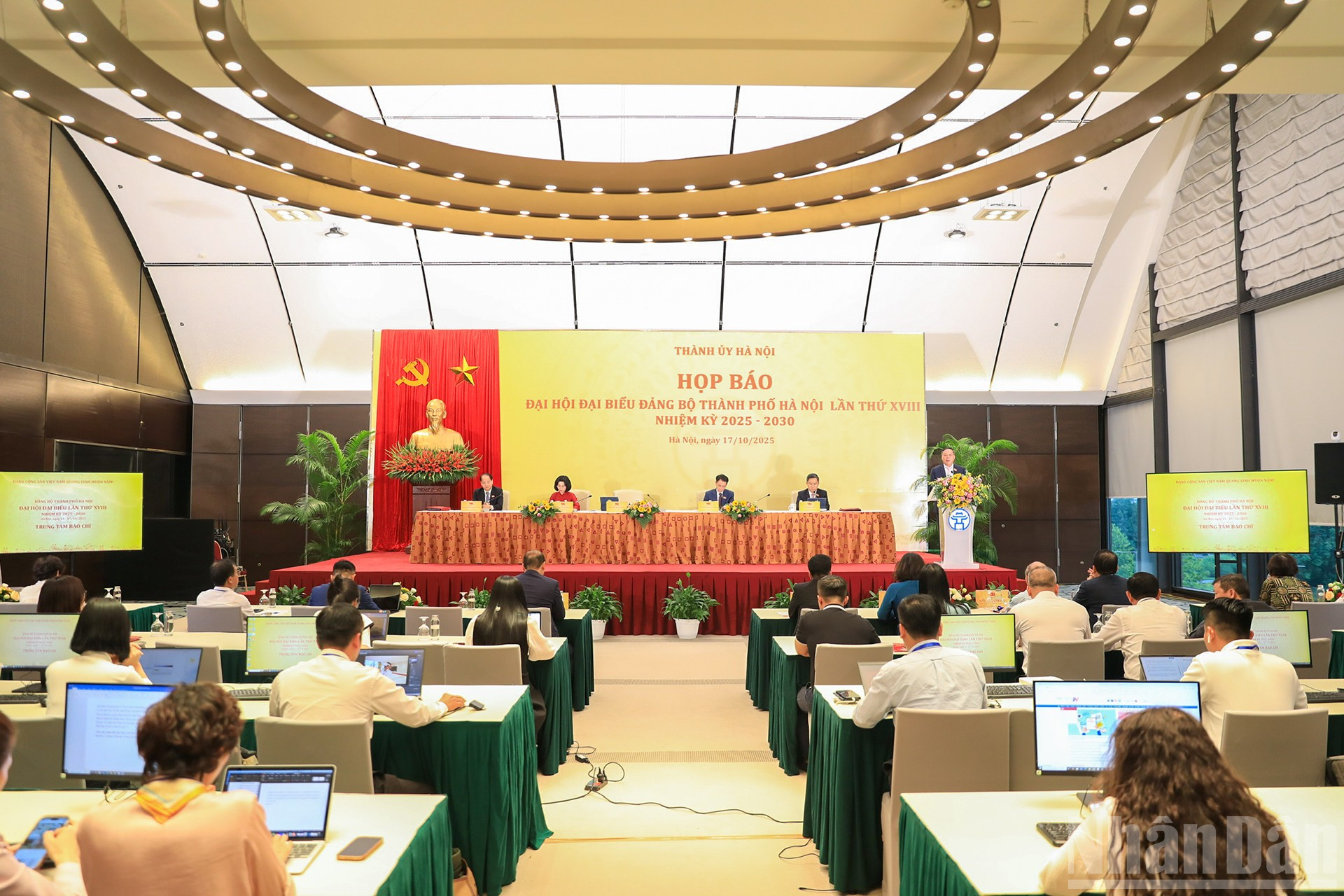 Quang cảnh họp báo thông tin kết quả Đại hội đại biểu Đảng bộ Thành phố Hà Nội khóa XVIII, nhiệm kỳ 2025-2030. ndo_br_16.jpg