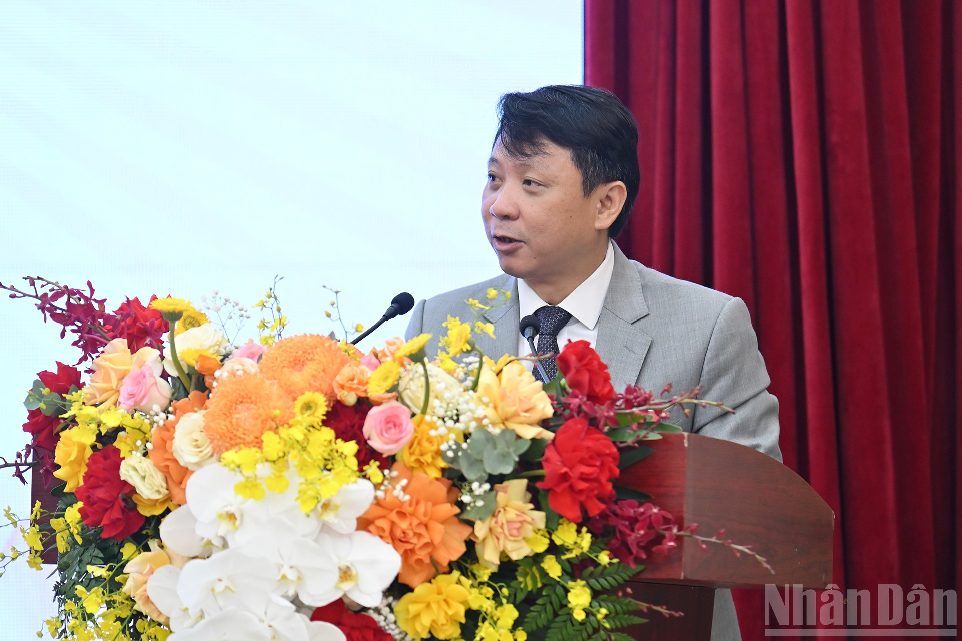 Đồng chí Nguyễn Ngọc Hà, Phó Tổng Biên tập, Phó Bí thư Đảng ủy Tạp chí Cộng sản trình bày Báo cáo chính trị của Ban Chấp hành Đảng bộ cơ quan Tạp chí Cộng sản nhiệm kỳ 2020-2025 trình Đại hội Đảng bộ cơ quan nhiệm kỳ 2025-2030. ndo_br_8.jpg