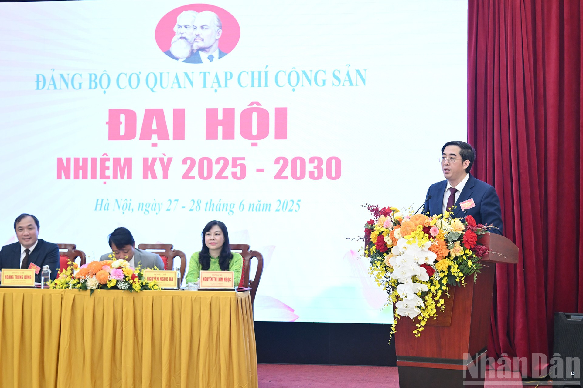 Đồng chí Lê Hải, Ủy viên Ban Biên tập, Trưởng ban Tạp chí Cộng sản điện tử trình bày Báo cáo kiểm điểm của Ban Chấp hành, Ban Thường vụ Đảng ủy cơ quan Tạp chí Cộng sản nhiệm kỳ 2020-2025. ndo_br_9.jpg