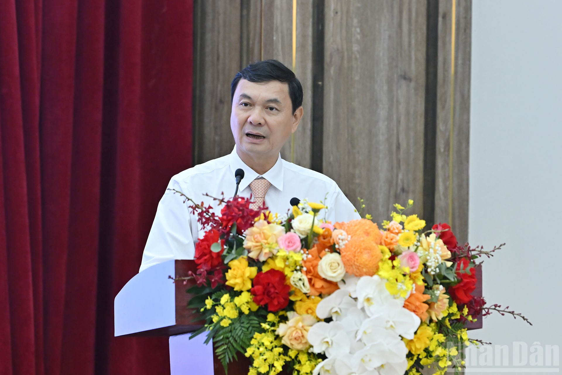 Đồng chí Ngô Minh Tuấn, Trưởng ban Xây dựng Đảng (Tạp chí Cộng sản) trình bày tham luận tại Đại hội. ndo_br_10.jpg