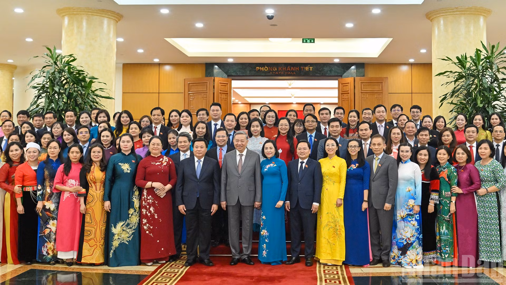 Tổng Bí thư Tô Lâm cùng các đại biểu tại buổi gặp mặt.