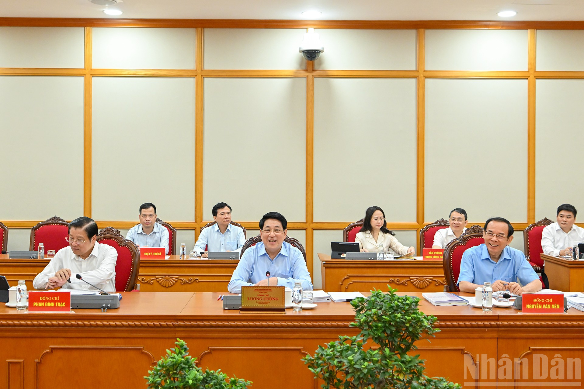 Chủ tịch nước Lương Cường chủ trì buổi làm việc của Bộ Chính trị với Ban Thường vụ Thành ủy Huế. ndo_br_8.jpg