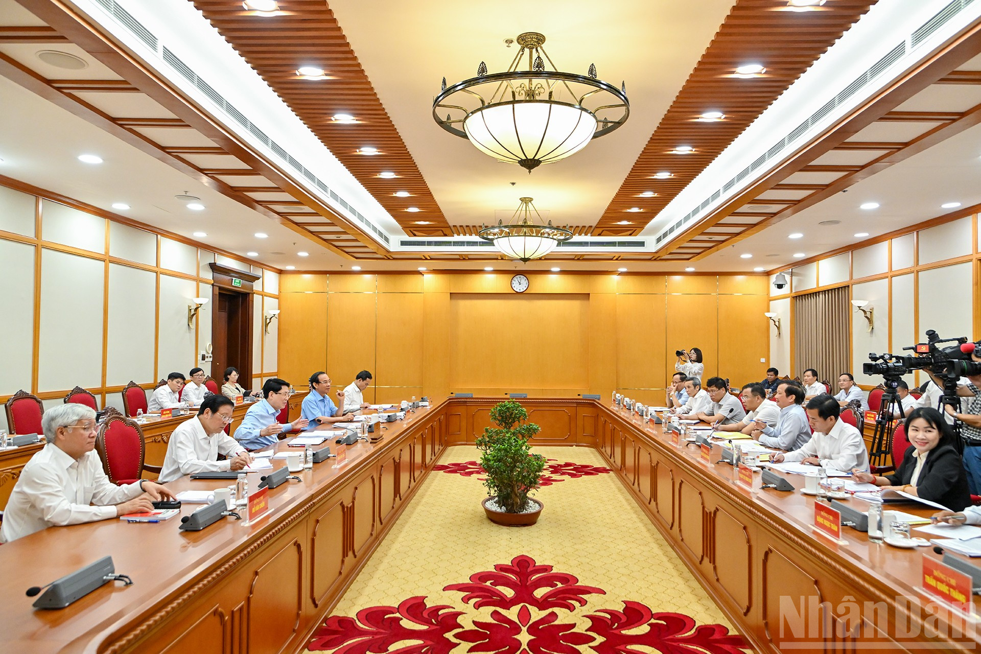 Quang cảnh buổi làm việc của Bộ Chính trị với Ban Thường vụ Thành ủy Huế tại Trụ sở Trung ương Đảng. ndo_br_12.jpg