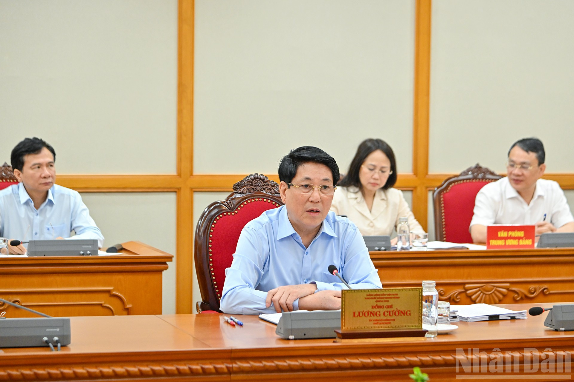 Chủ tịch nước Lương Cường phát biểu ý kiến chỉ đạo tại buổi làm việc với Ban Thường vụ Thành ủy Huế. ndo_br_11.jpg