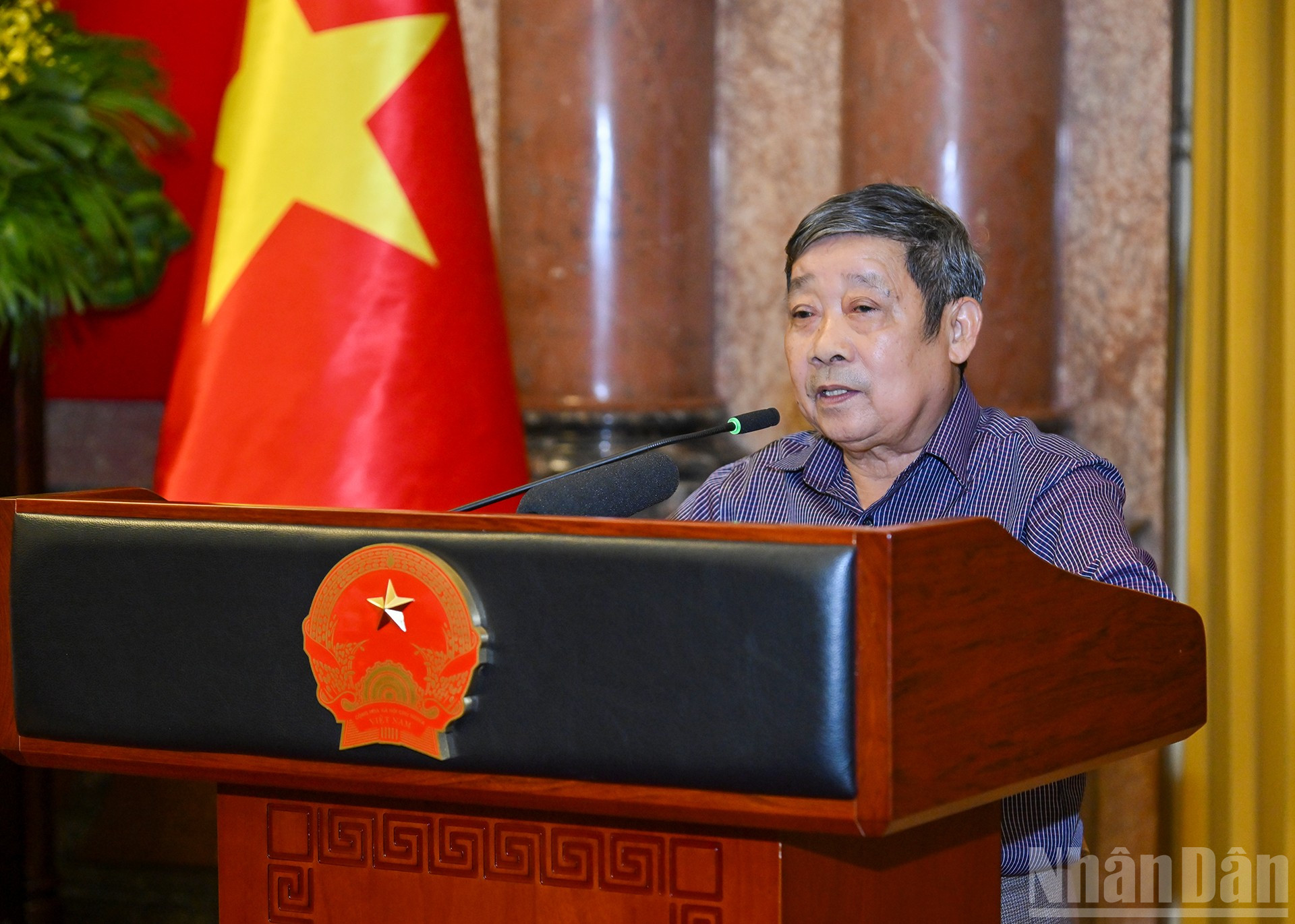 Nghệ nhân Ưu tú Nguyễn Văn Trung, Làng nghề mây tre đan Phú Vinh phát biểu tại buổi gặp mặt. ndo_br_8.jpg