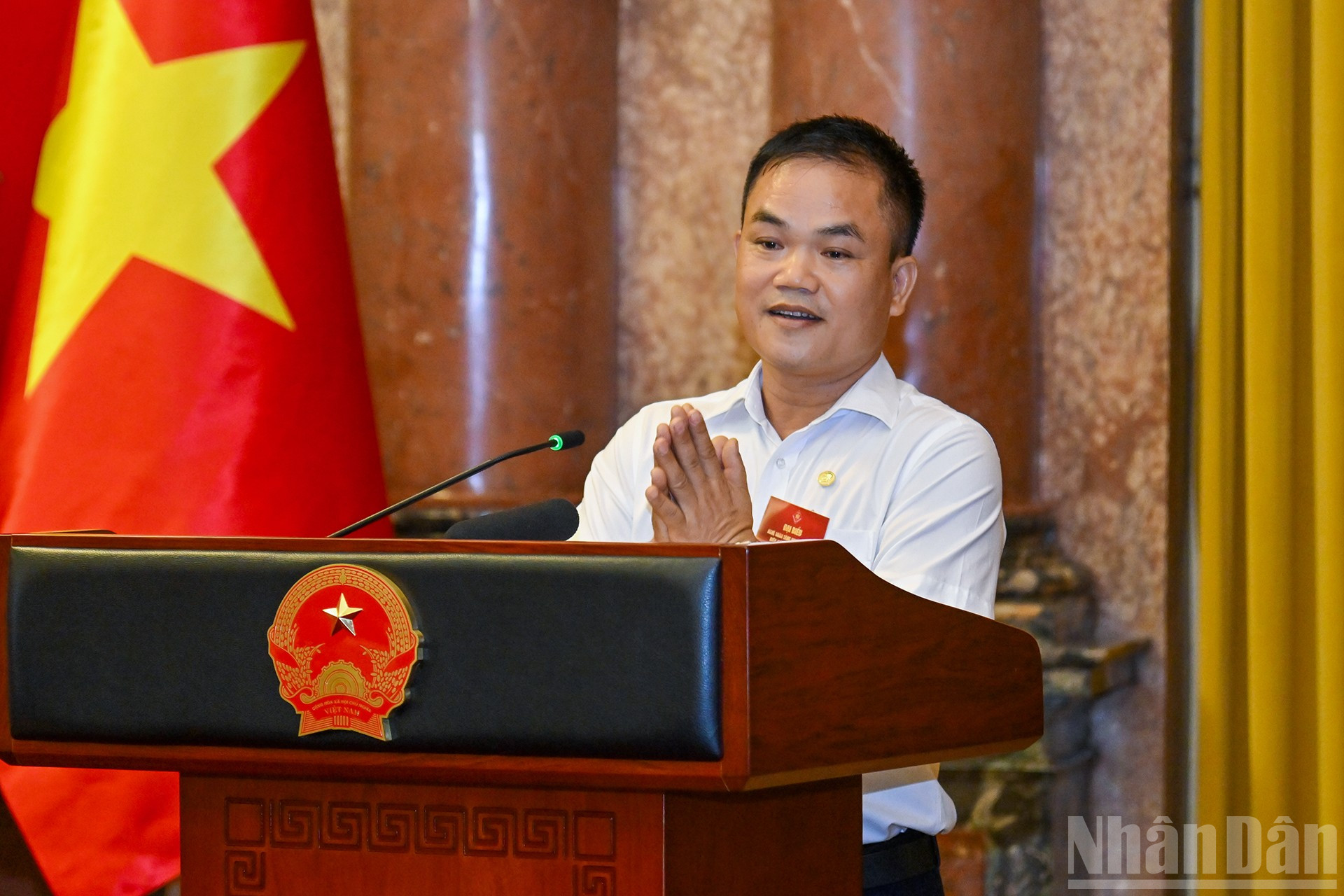 Nghệ nhân Ưu tú Đào Việt Bình, Chủ tịch Hiệp hội Làng nghề gốm Kim Lan phát biểu tại buổi gặp mặt. ndo_br_6.jpg