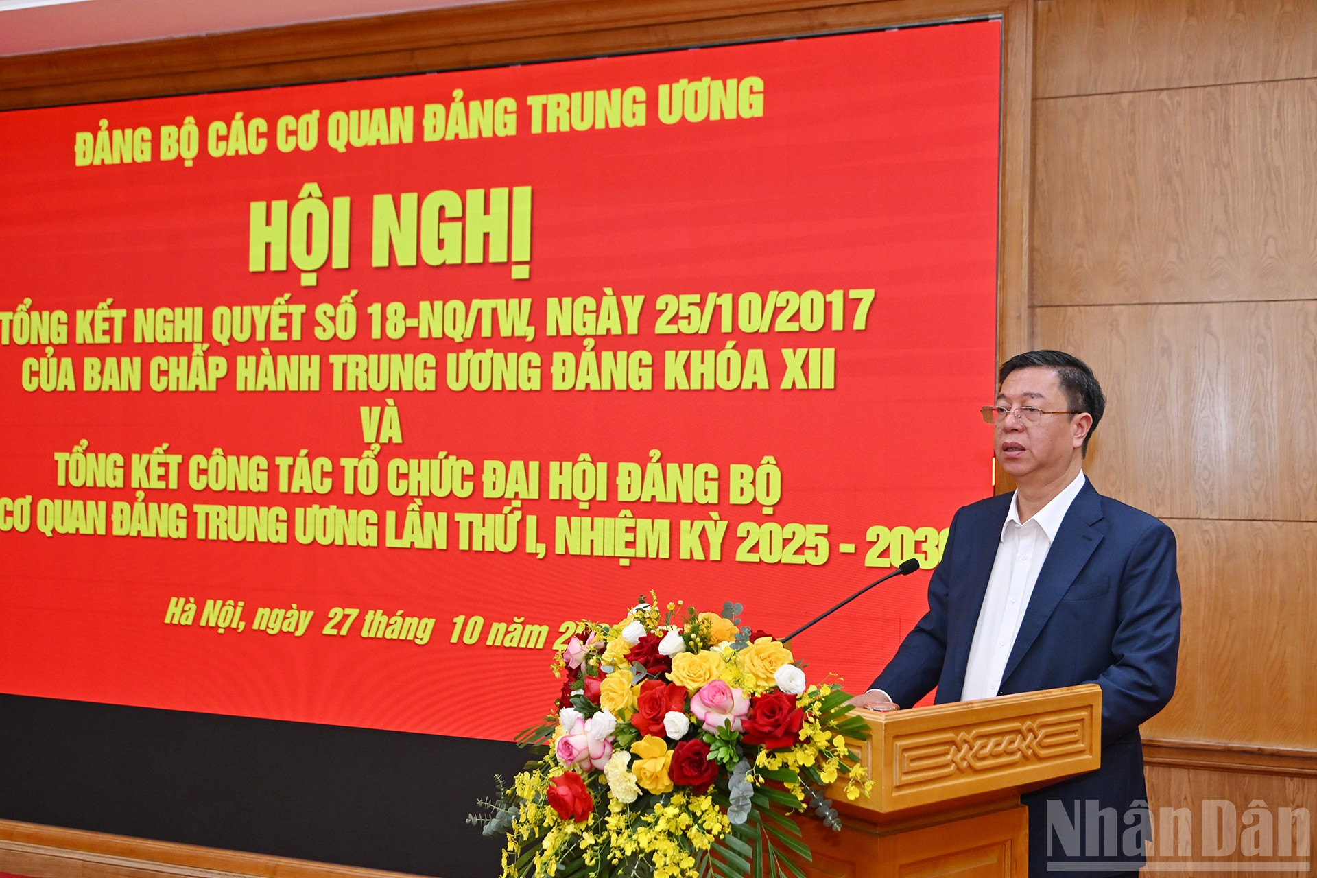 Bí thư Đảng ủy, Giám đốc, Tổng Biên tập Nhà xuất bản Chính trị quốc gia Sự thật Vũ Trọng Lâm tham luận tại hội nghị. ndo_br_9.jpg