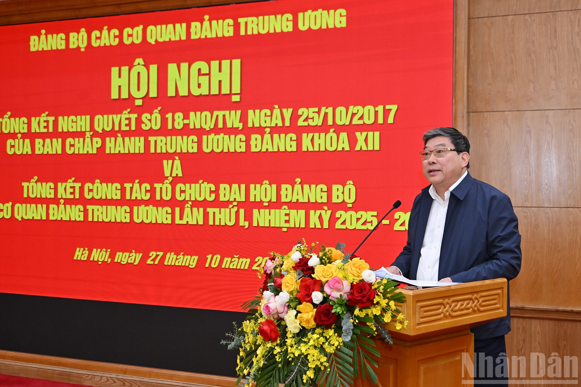 Đại diện lãnh đạo Đảng bộ Học viện Chính trị quốc gia Hồ Chí Minh tham luận tại hội nghị. ndo_br_10.jpg