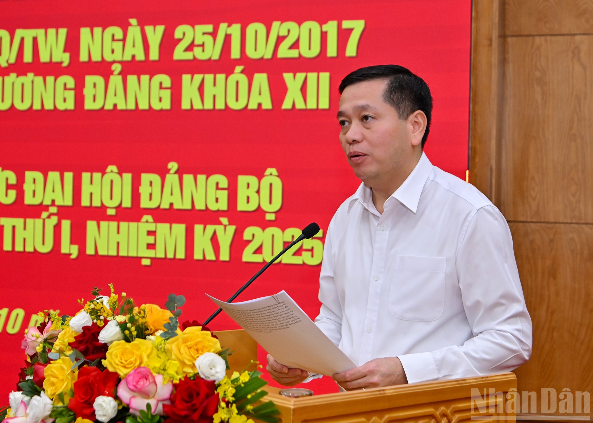 Đồng chí Nguyễn Long Hải, Ủy viên Dự khuyết Trung ương Đảng, Phó Bí thư Thường trực Đảng ủy các cơ quan Đảng Trung ương trình bày báo cáo tại hội nghị. ndo_br_5.jpg