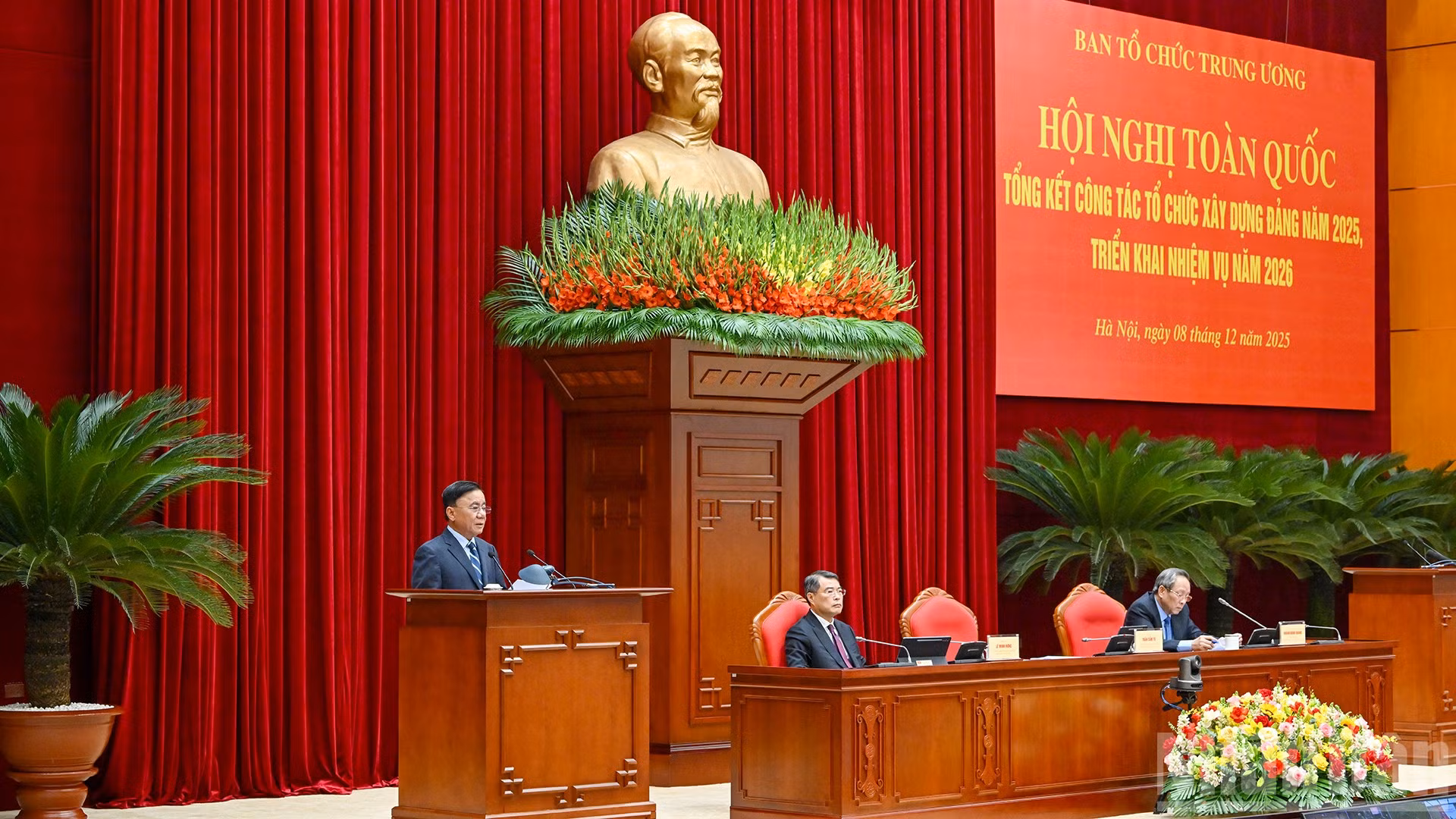 Thường trực Ban Bí thư Trần Cẩm Tú phát biểu chỉ đạo Hội nghị toàn quốc Tổng kết công tác tổ chức xây dựng Đảng năm 2025, triển khai nhiệm vụ năm 2026.