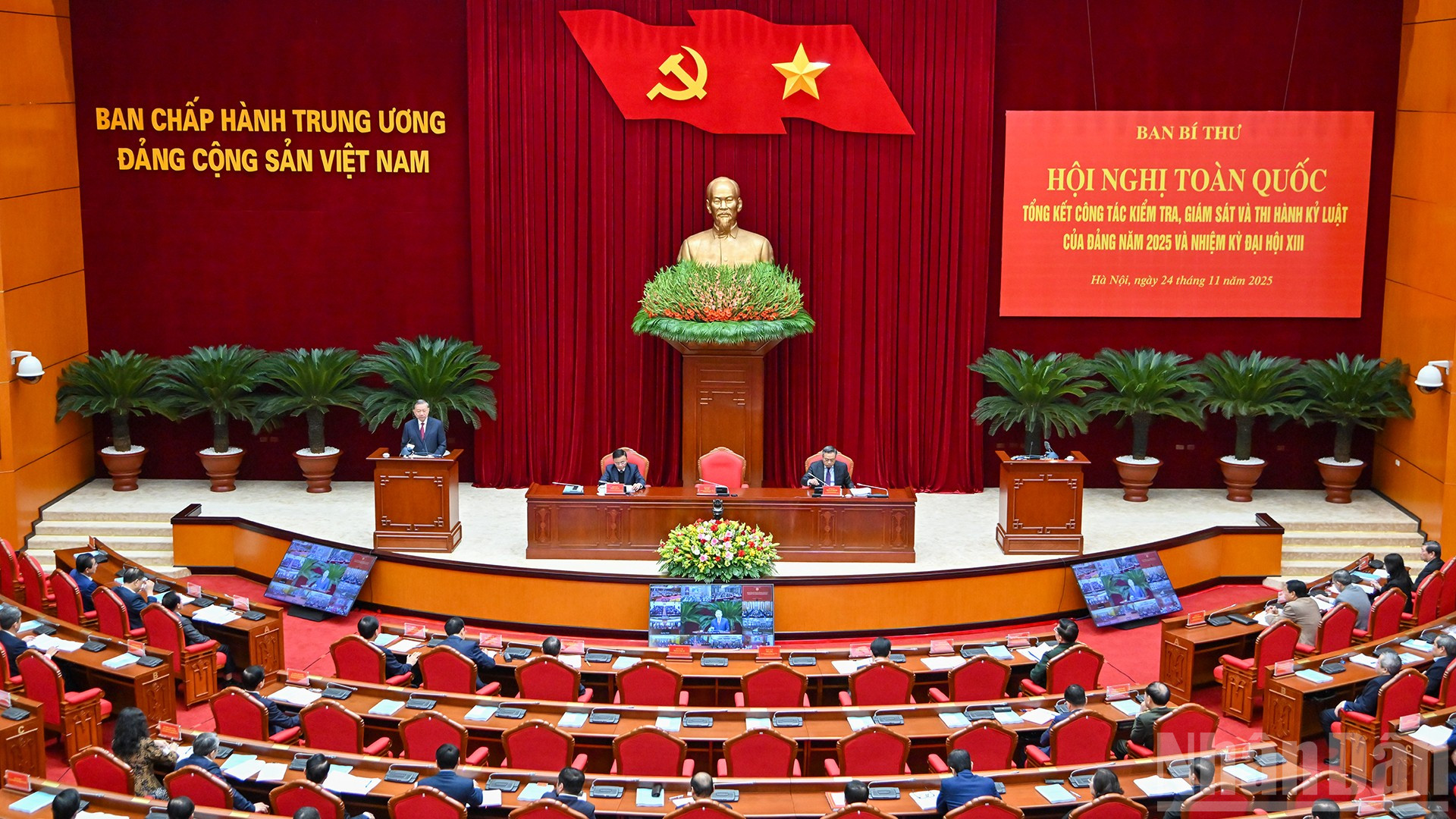 Quang cảnh Hội nghị toàn quốc tổng kết công tác kiểm tra, giám sát và thi hành kỷ luật của Đảng năm 2025 và nhiệm kỳ Đại hội XIII.