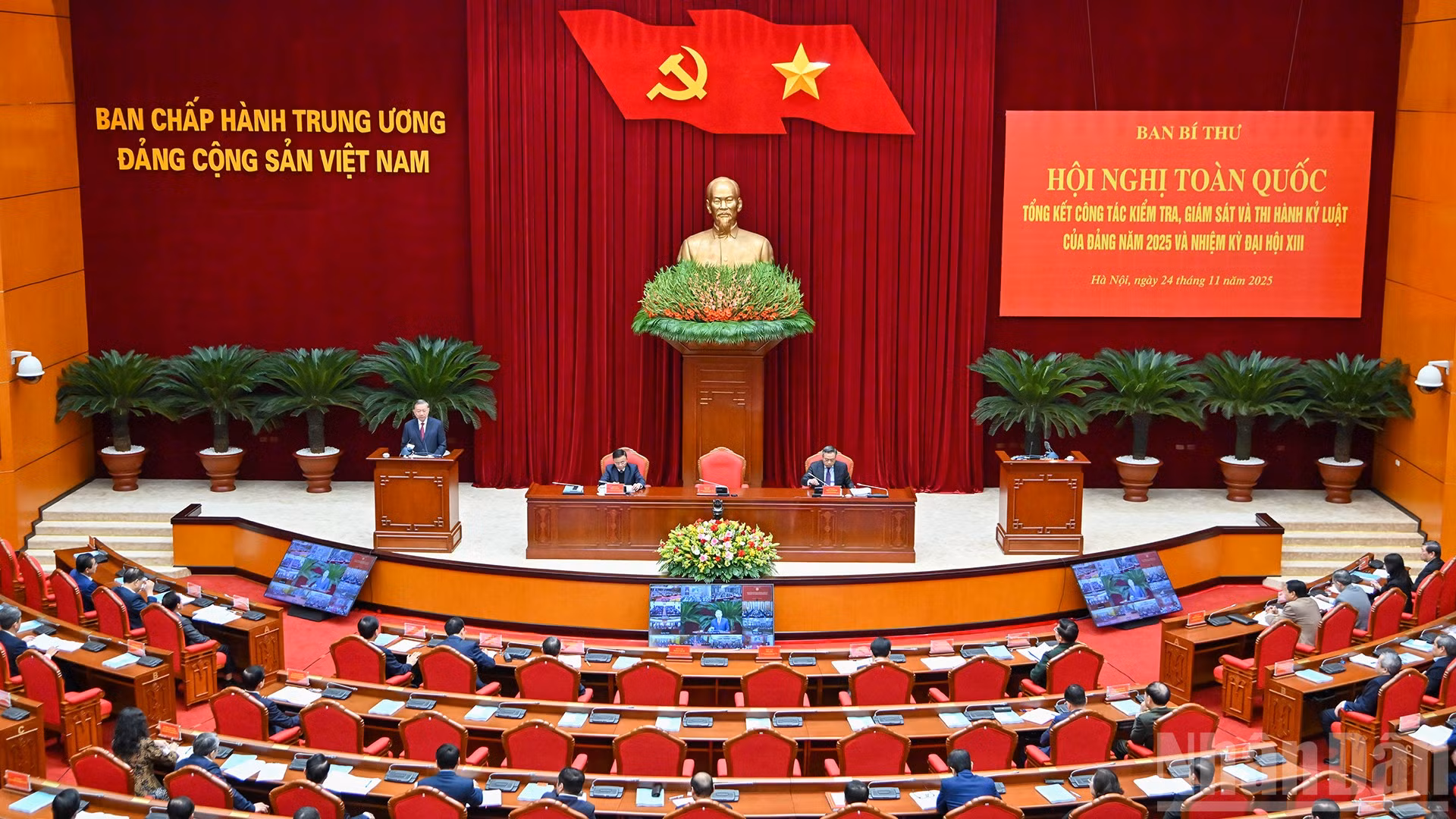 Quang cảnh Hội nghị toàn quốc tổng kết công tác kiểm tra, giám sát và thi hành kỷ luật của Đảng năm 2025 và nhiệm kỳ Đại hội XIII.