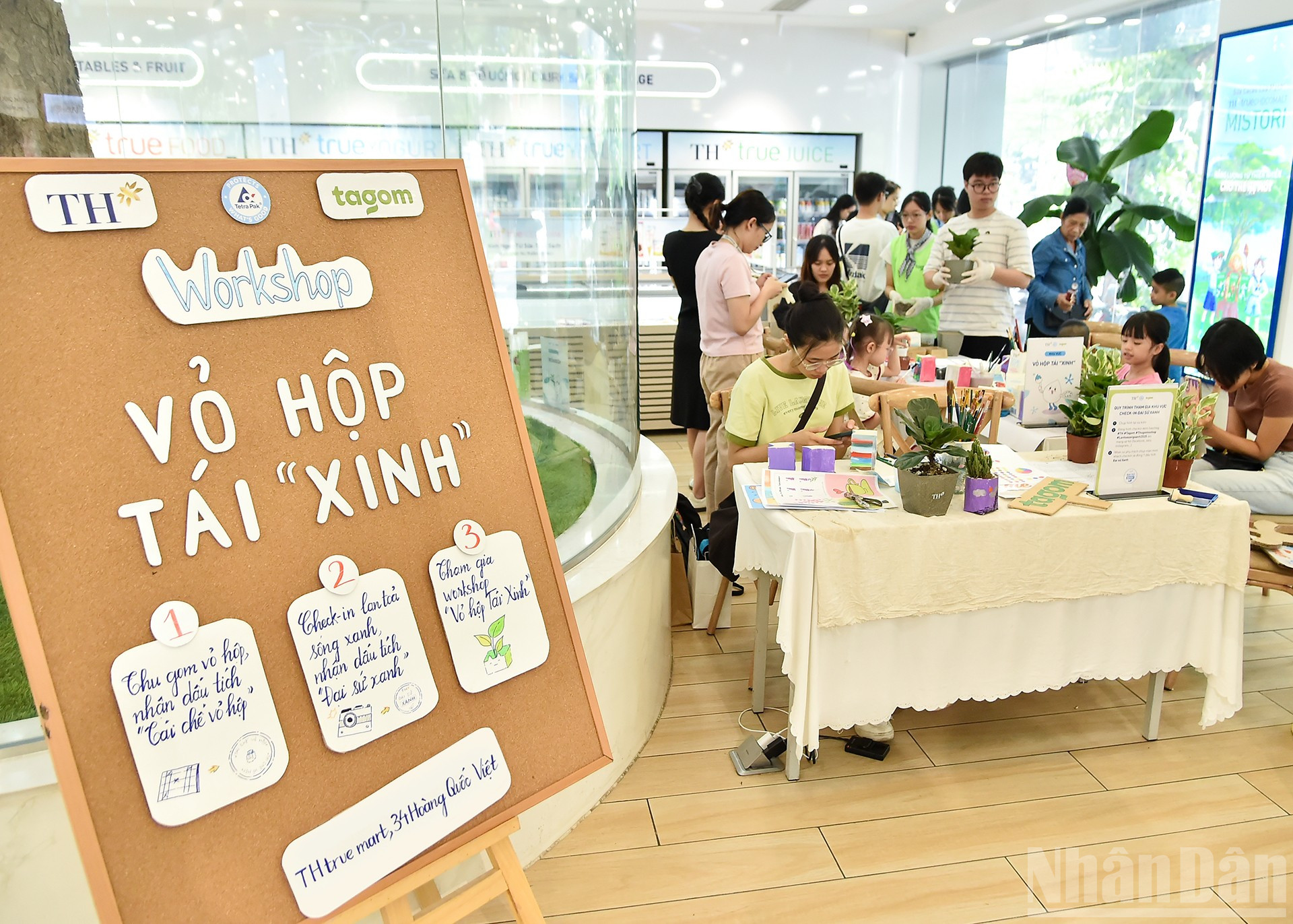 Nối tiếp các dự án đã tổ chức thành công trong những năm qua, năm 2025 Tagom tiếp tục phối hợp với các đơn vị triển khai các hoạt động. Workshop vỏ hộp tái “xinh” với TH Truemilk là một trong những hoạt động đó. Một sáng kiến ý nghĩa vì môi trường và nâng cao ý thức bảo vệ môi trường cho các em nhỏ. ndo_br_09.jpg