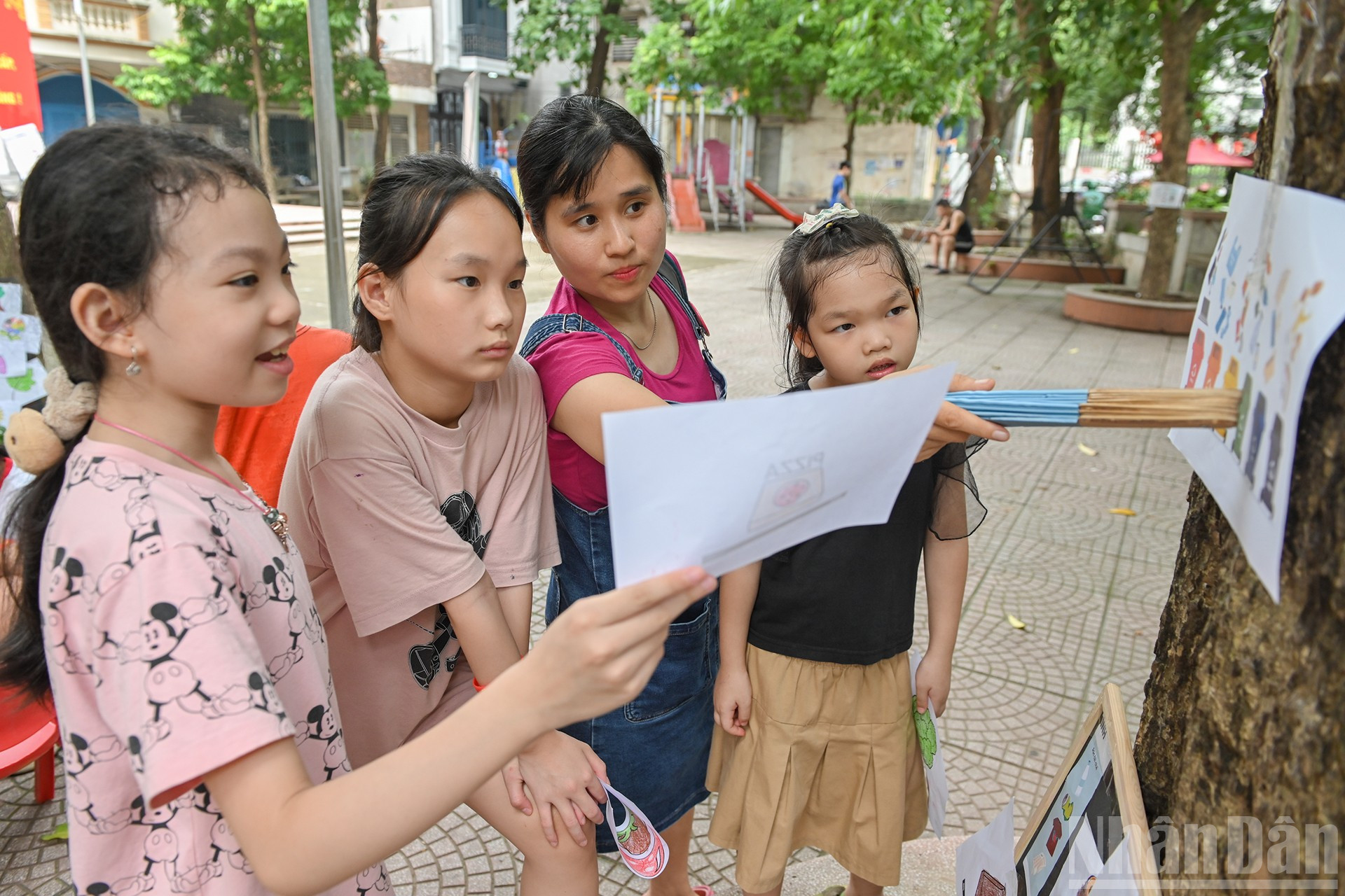 Tagom là nơi mọi người gặp gỡ, cùng nhau gieo yêu thương, gieo mầm sống cho môi trường, là nơi bạn được hiểu hơn về rác thải, về môi trường. Mỗi chúng ta đều có thể tham gia ngay cả khi bạn không biết phân loại rác. ndo_br_8.jpg