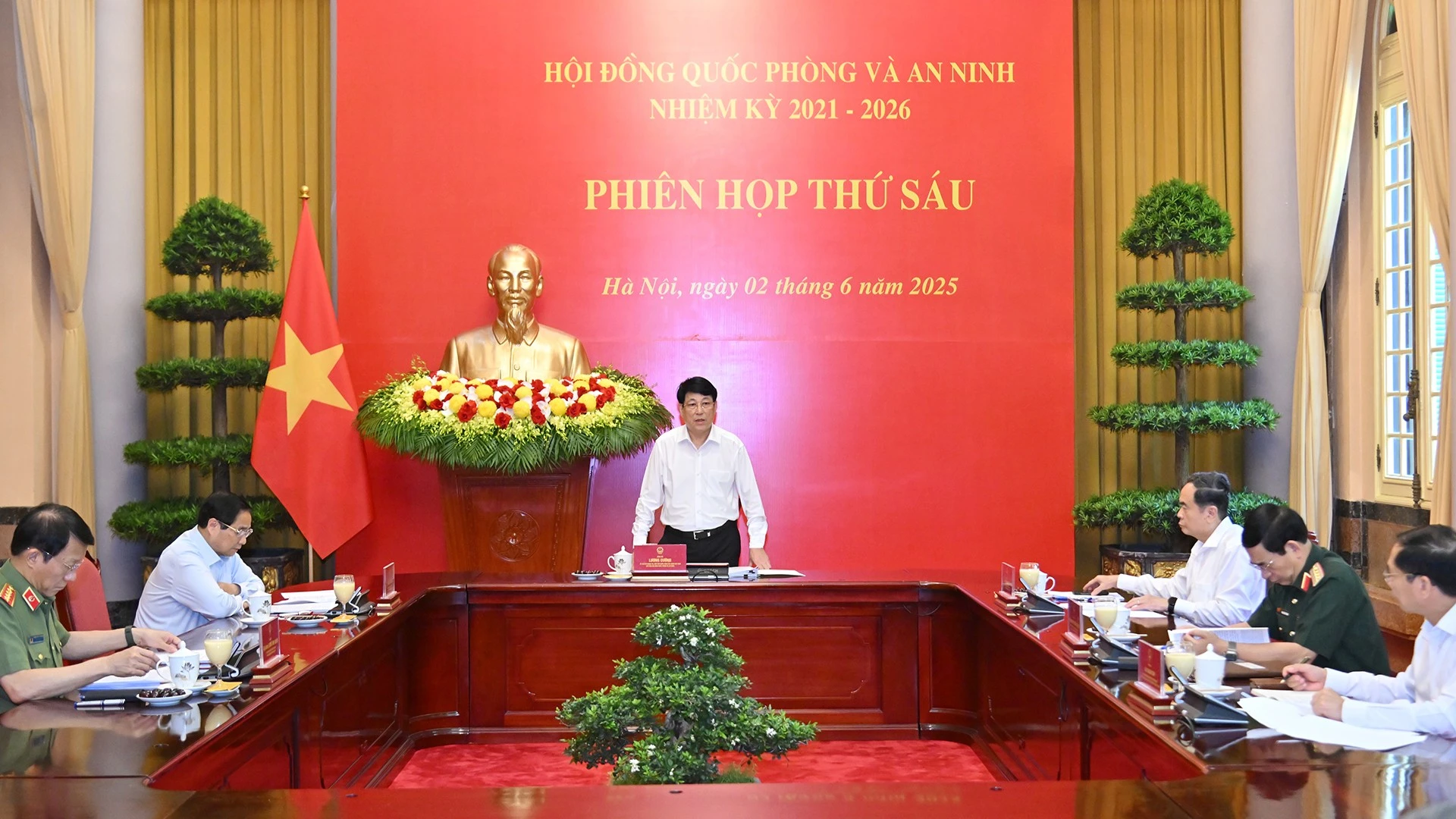 Chủ tịch nước Lương Cường phát biểu tại Phiên họp thứ sáu Hội đồng Quốc phòng và An ninh nhiệm kỳ 2021-2026.