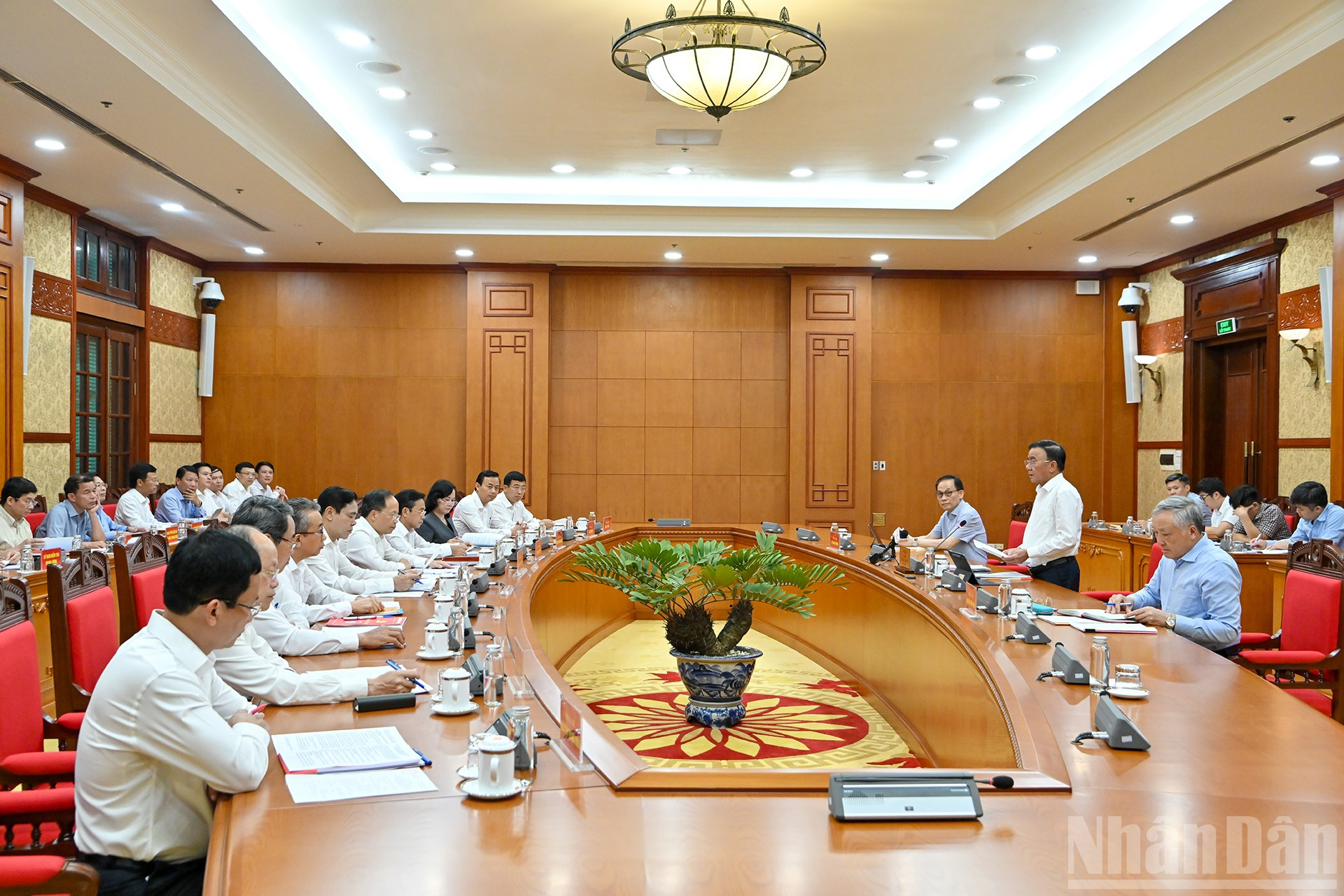 Quang cảnh cuộc làm việc của Bộ Chính trị với Ban Thường vụ Tỉnh ủy Hà Tĩnh. ndo_br_8.jpg