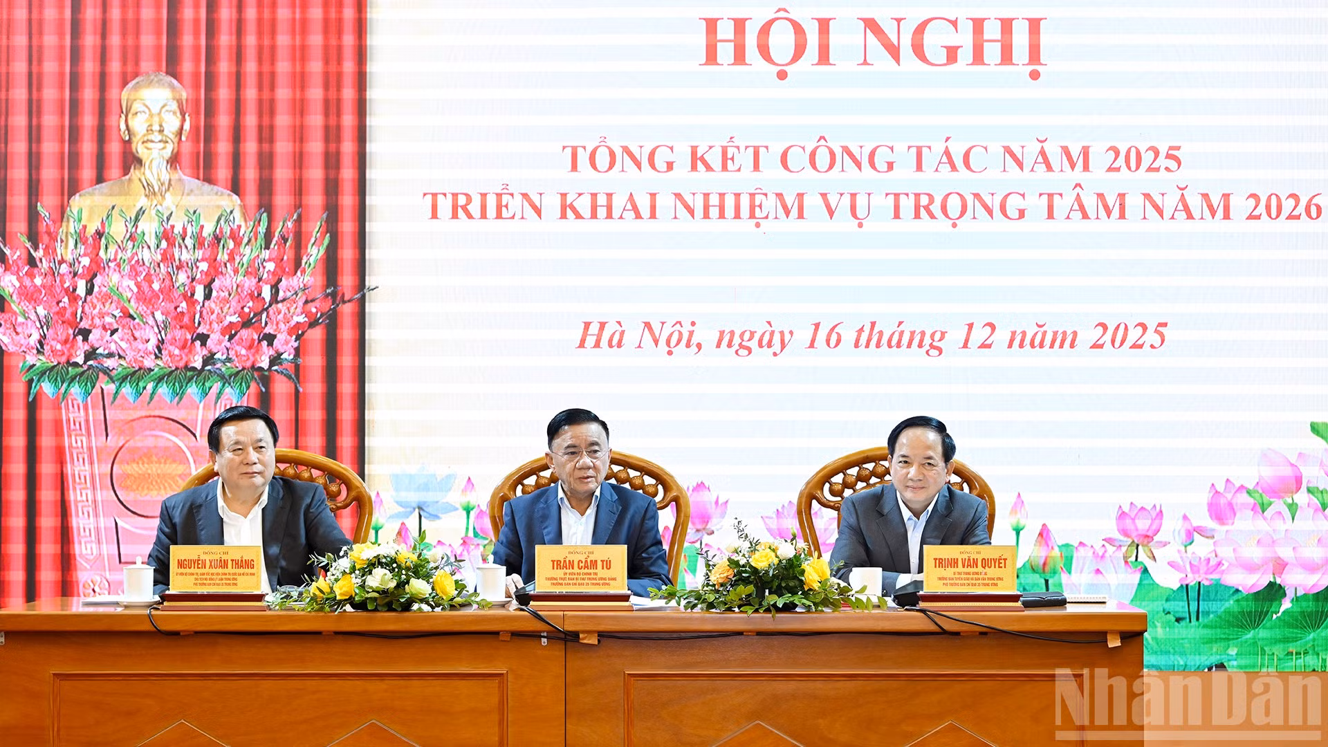 Thường trực Ban Bí thư Trần Cẩm Tú và các đồng chí lãnh đạo chủ trì Hội nghị tổng kết công tác năm 2025, triển khai nhiệm vụ năm 2026 Ban Chỉ đạo 35 Trung ương.
