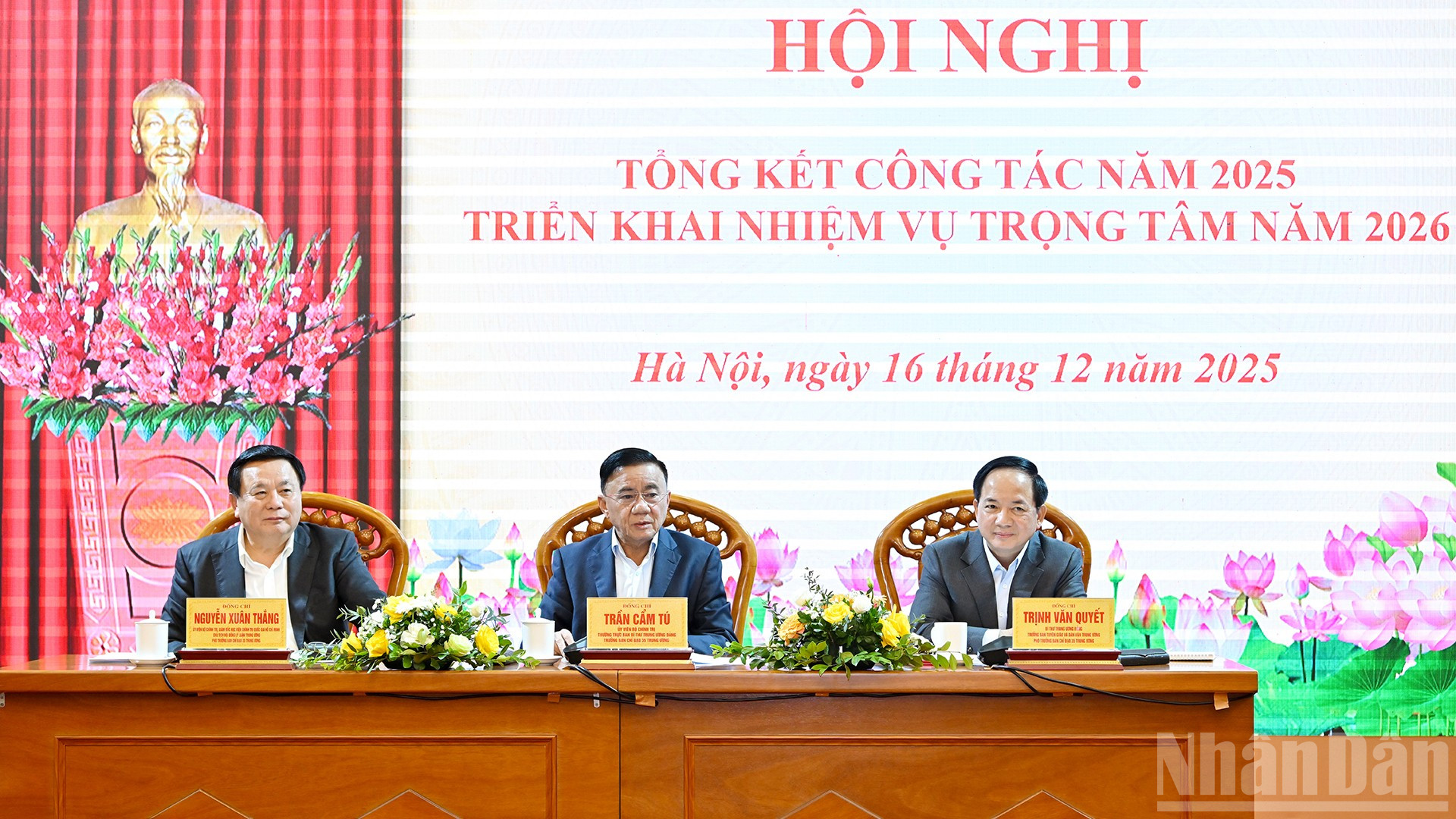 Thường trực Ban Bí thư Trần Cẩm Tú và các đồng chí lãnh đạo chủ trì Hội nghị tổng kết công tác năm 2025, triển khai nhiệm vụ năm 2026 Ban Chỉ đạo 35 Trung ương.