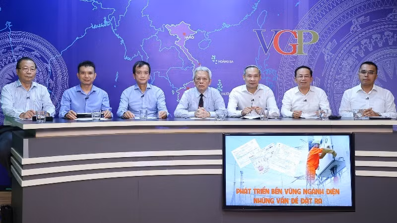 Toàn cảnh Tọa đàm “Phát triển bền vững ngành điện - những vấn đề đặt ra”. (Ảnh VGP)