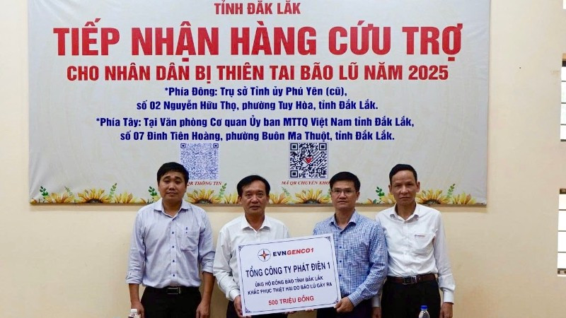 EVNGENCO1 trao kinh phí ủng hộ 500 triệu đồng cho đồng bào tỉnh Đắk Lắk bị thiệt hại do bão lũ. 