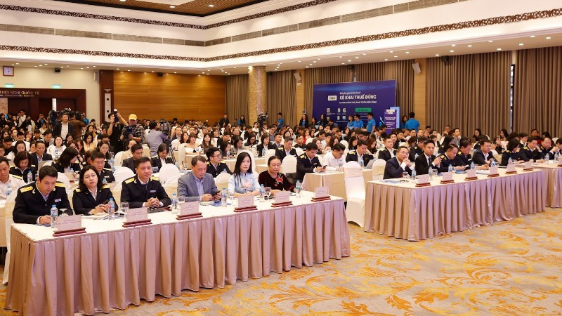 Toàn cảnh hội thảo 'Giải pháp giúp hộ kinh doanh kê khai thuế đúng, an tâm tuân thủ, phát triển bền vững'.