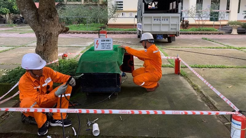 Triển khai, hoàn tất phương án bảo đảm cung cấp điện an toàn, ổn định tại các điểm thi trong Kỳ thi trung học phổ thông. (Ảnh: EVN)