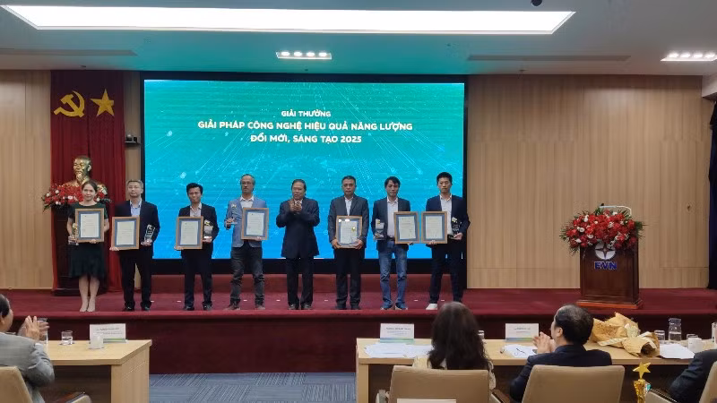 7 doanh nghiệp nhận giải thưởng Giải pháp công nghệ hiệu quả năng lượng đổi mới, sáng tạo.