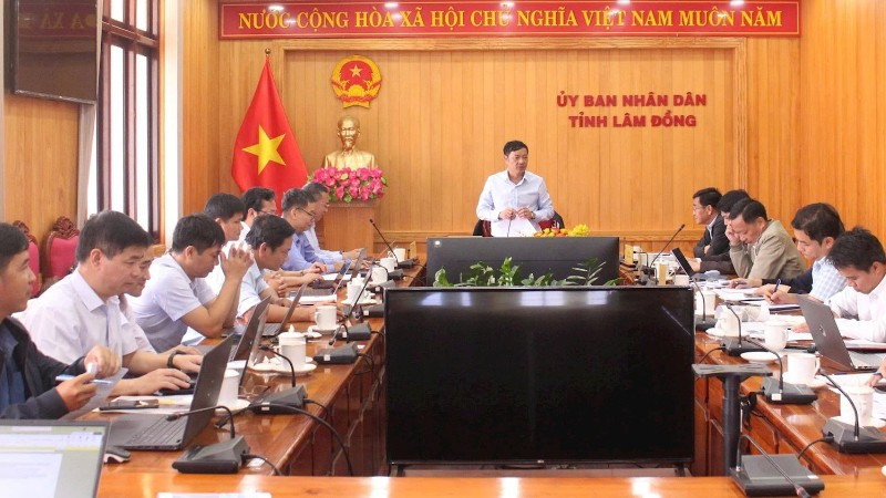 Lãnh đạo Ủy ban nhân dân tỉnh Lâm Đồng làm việc với Tổng công ty Phát điện 1 (EVNGENCO1) về đề xuất đầu tư cụm dự án năng lượng xanh gần 1.500MW. 