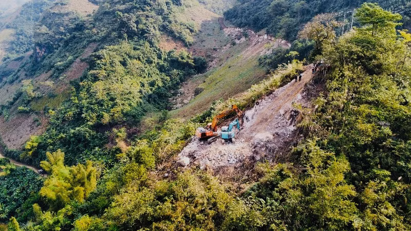 Dự án Đường dây 220kV Than Uyên-Lào Cai hiện đã hoàn thành được 50% kế hoạch. 