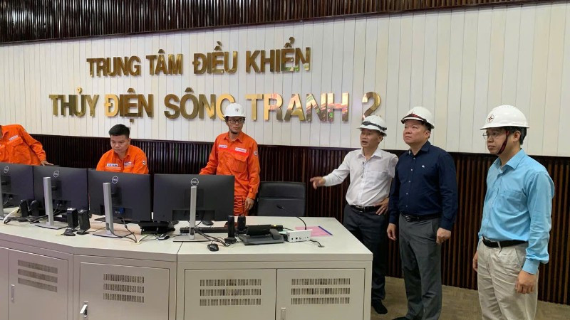 Đoàn kiểm tra Bộ Công thương kiểm tra trung tâm điều khiển Thủy điện Sông Tranh 2.