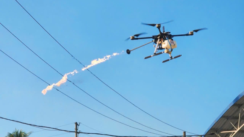 Ứng dụng UAV gắn vòi phun lửa xử lý các mối nguy đe dọa sự cố đường dây, nâng cao an toàn và hiệu quả vận hành lưới điện.