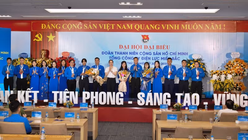 Ra mắt Ban chấp hành Đoàn thanh niên Tổng công ty Điện lực miền Bắc EVNNPC khóa III nhiệm kỳ 2025-2030. 