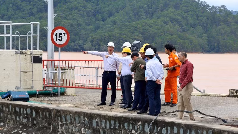 Đoàn công tác Bộ Công thương kiểm tra thực tế tại các hồ chứa trên địa bàn tỉnh Lâm Đồng. 