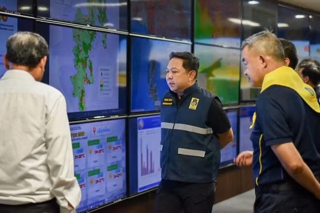 Cục Phòng chống và Giảm nhẹ thiên tai Thái Lan đưa ra các biện pháp kiểm soát khói mù. (Ảnh: NBT)