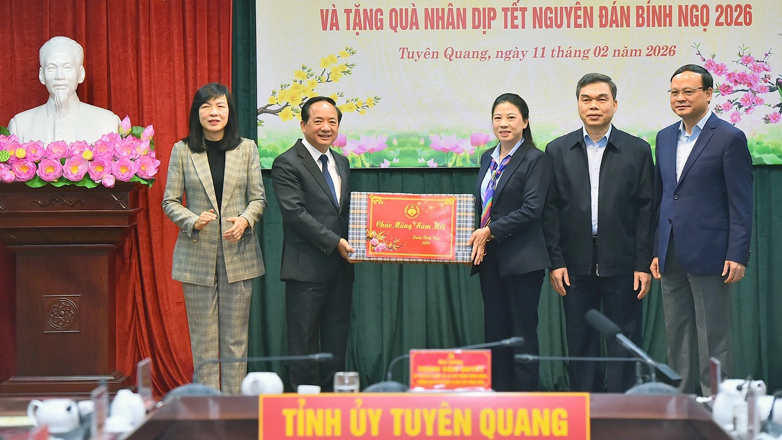 Lãnh đạo Trung ương thăm, chúc Tết và chỉ đạo công tác bầu cử tại Tuyên Quang