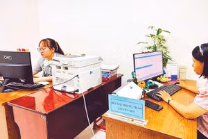 Chị Bùi Thị Trung Thảo hiện làm việc tại Văn phòng Hội đồng nhân dân, Ủy ban nhân dân phường An Nhơn, Thành phố Hồ Chí Minh.