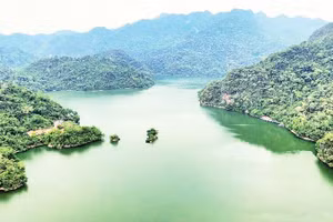 Một góc thắng cảnh, hồ nước ngọt tự nhiên lớn nhất Việt Nam, di tích quốc gia đặc biệt hồ Ba Bể.