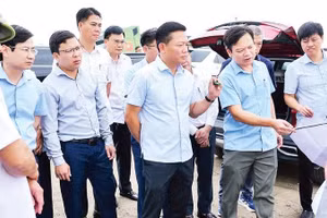 Đoàn công tác tỉnh Ninh Bình kiểm tra tiến độ thi công tại nút giao T03 thuộc dự án Vành đai 5.