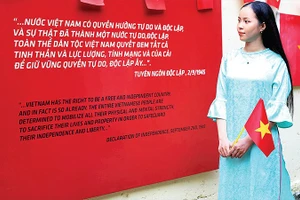 Pa-nô, khẩu hiệu chào mừng Quốc khánh được trang trí cẩn thận