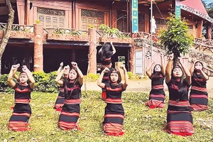 Tiết mục biểu diễn của Công đoàn phường An Phú tham gia cuộc thi.