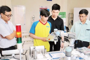 Đào tạo nguồn nhân lực tự động hóa tại Khu công nghệ cao Thành phố Hồ Chí Minh.