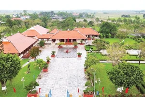 Khu lưu niệm Thủ tướng Phạm Văn Đồng là địa chỉ đỏ, mỗi năm đón hàng chục nghìn lượt khách đến tham quan, tìm hiểu lịch sử. (Ảnh HIỂN CỪ)