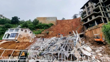 Hiện trường vụ sạt lở nghiêm trọng tại phường 10, thành phố Đà Lạt vào rạng sáng 29/6.