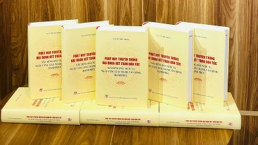Cuốn sách Phát huy truyền thống đại đoàn kết toàn dân tộc, xây dựng đất nước ta ngày càng giàu mạnh, văn minh, hạnh phúc của Tổng Bí thư Nguyễn Phú Trọng. (Ảnh: Báo Đại đoàn kết)