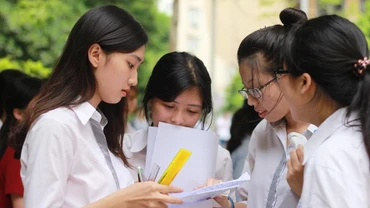 [Infographic] Quy mô kỳ thi tốt nghiệp trung học phổ thông tại Hà Nội và Thành phố Hồ Chí Minh 
