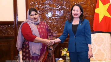 Phó Chủ tịch nước Võ Thị Ánh Xuân tiếp Đại sứ Bangladesh tại Việt Nam Samina Naz. (Ảnh: Văn Điệp/TTXVN)