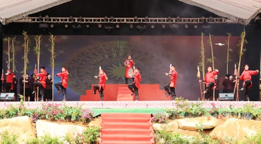Tiết mục văn nghệ trong chương trình lễ hội Chí Linh Sơn.